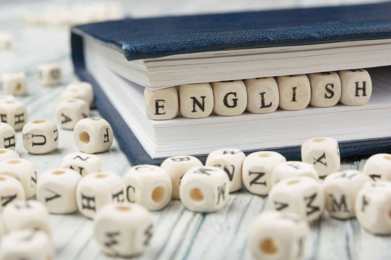 یادگیری زبان انگلیسی - گرامر مهم‌تر است یا لغت